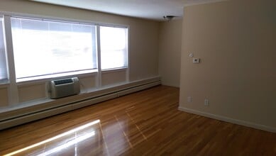 110 Main St, Unit 130 in Agawam, MA - Building Photo - Building Photo