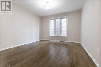 15 Munro Cir in Brantford, ON - Building Photo - Building Photo
