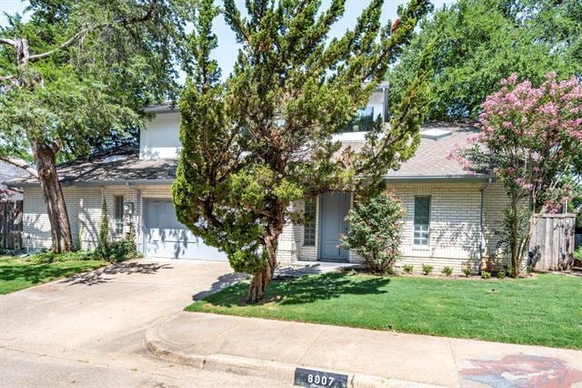 8907 Club Creek Cir in Dallas, TX - Building Photo - Building Photo