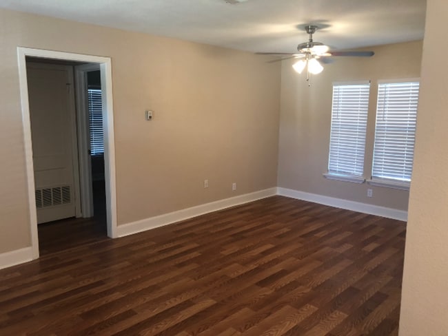 10563 Dawn Dr in Dallas, TX - Building Photo - Building Photo
