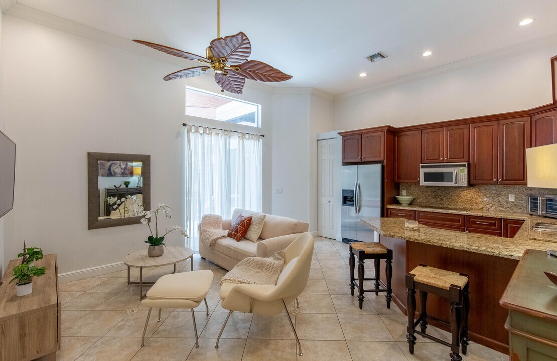 3650 Middleburg Dr in Wellington, FL - Building Photo