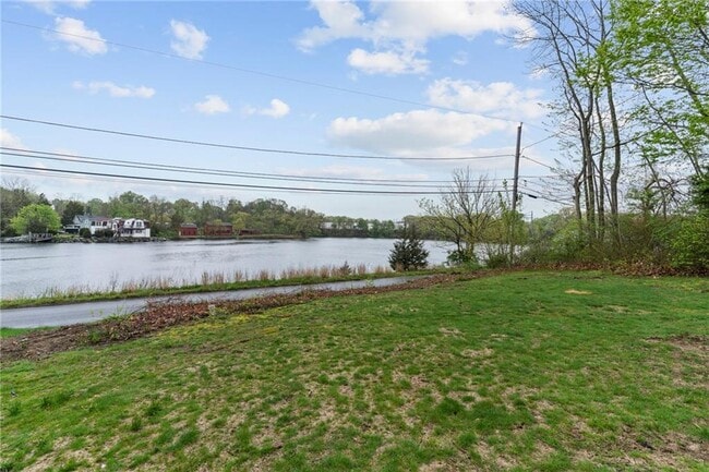 property at 376 Arnolds Neck Dr