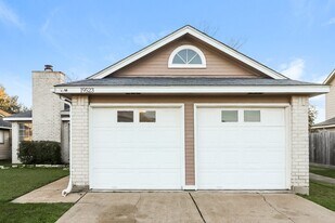 19523 Lake Hollow Ln in Houston, TX - Building Photo