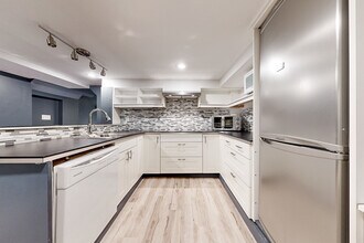 683 Manning Av in Toronto, ON - Building Photo - Building Photo