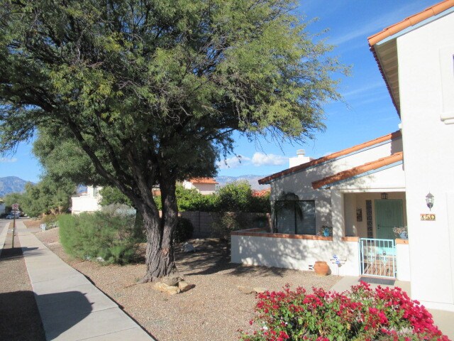 150 N Eastern Slope Loop in Tucson, AZ - Building Photo