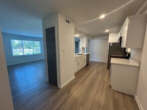 Peakland Apartments in Lynchburg, VA - Foto de edificio - Building Photo