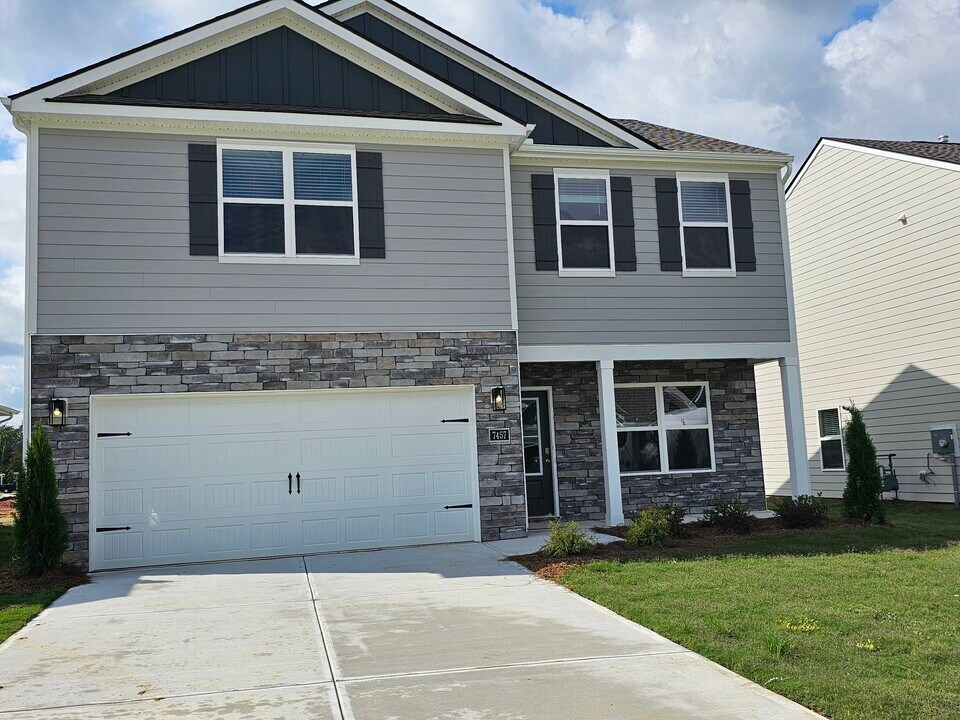 7327 Bendire Lp in Middle Valley, TN - Building Photo