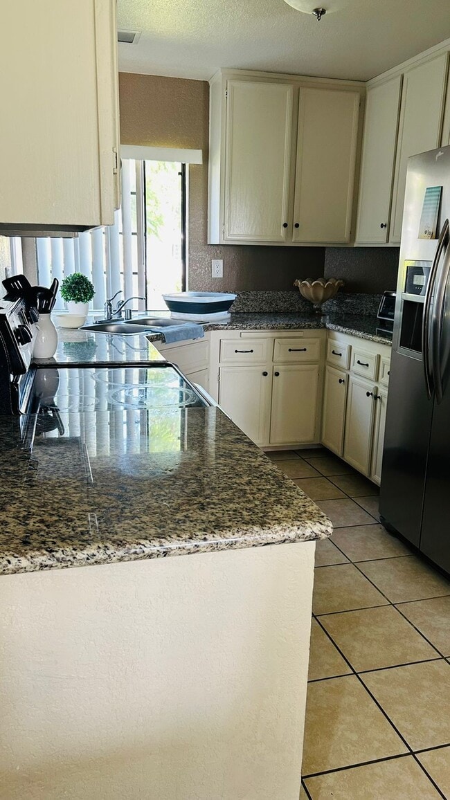 406 Windjammer Cir, Unit 406 in Chula Vista, CA - Foto de edificio - Building Photo