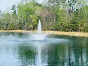 114 Ellis Dr in Yorktown, VA - Building Photo - Building Photo