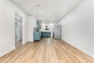 231 E 16th St, Unit 1 in Jacksonville, FL - Foto de edificio - Building Photo