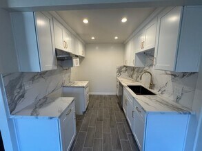 731 E Fairway Dr in Orange, CA - Building Photo - Building Photo