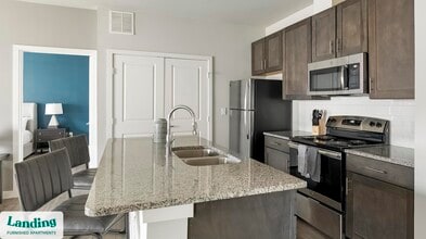 8200 Clarksprings Dr, Unit 5003 in Dallas, TX - Building Photo - Building Photo