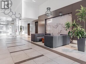 5 Hanna Ave in Toronto, ON - Building Photo - Building Photo