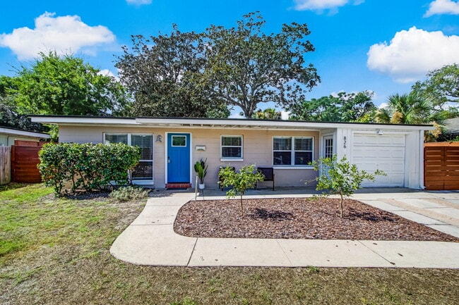 property at 826 5th Ave N