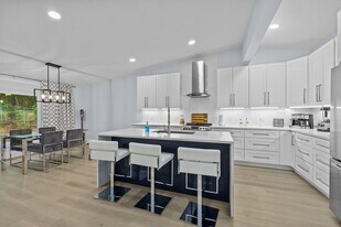 8609 Cedarbrook Dr in Charlotte, NC - Building Photo