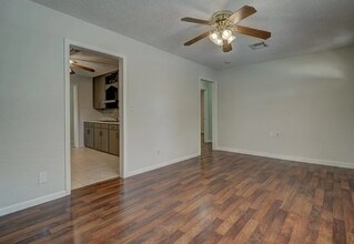 521 W Acres St in Norman, OK - Building Photo - Building Photo