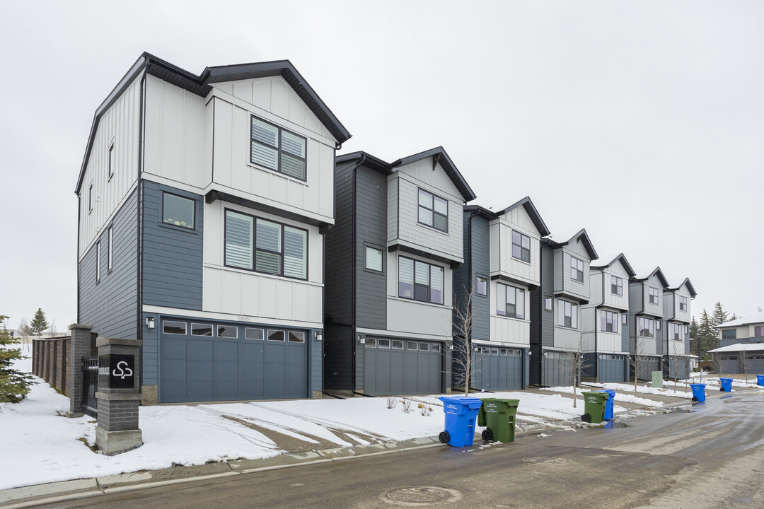 Shawnee Park in Calgary, AB - Building Photo