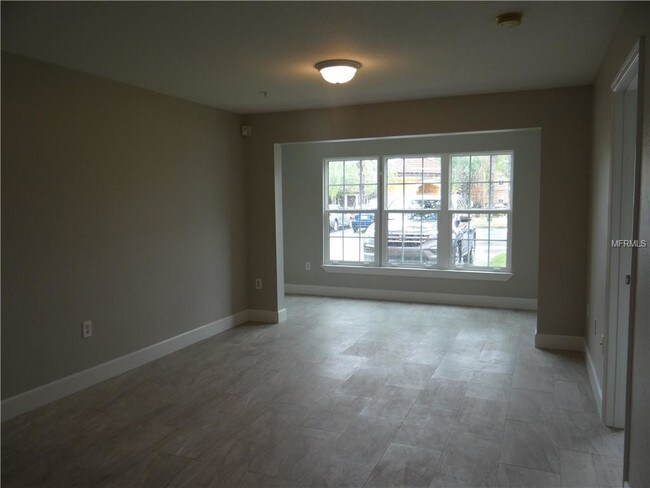 5463 Vineland Rd in Orlando, FL - Building Photo - Building Photo