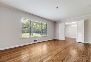 5731 Berkshire Ln in Dallas, TX - Building Photo - Building Photo