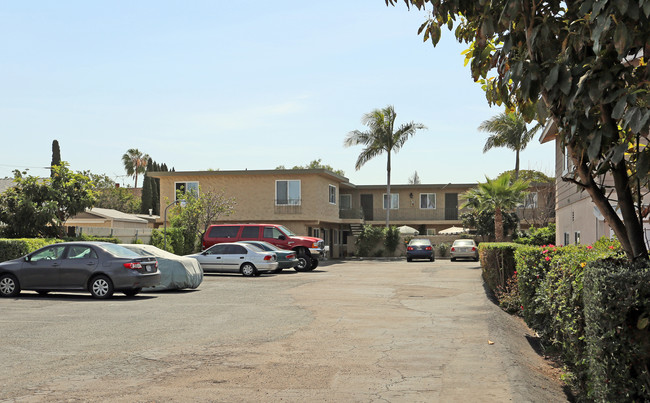 Hidden Villa in Chula Vista, CA - Building Photo - Building Photo