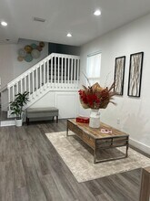 11625 NW 87th Ln in Doral, FL - Foto de edificio - Building Photo