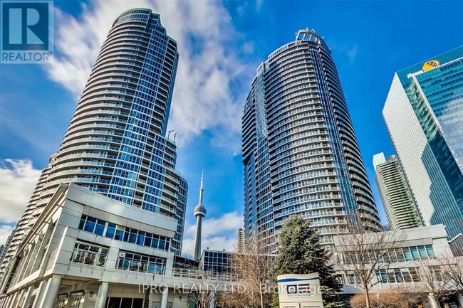 208-2208 Queens Quay W