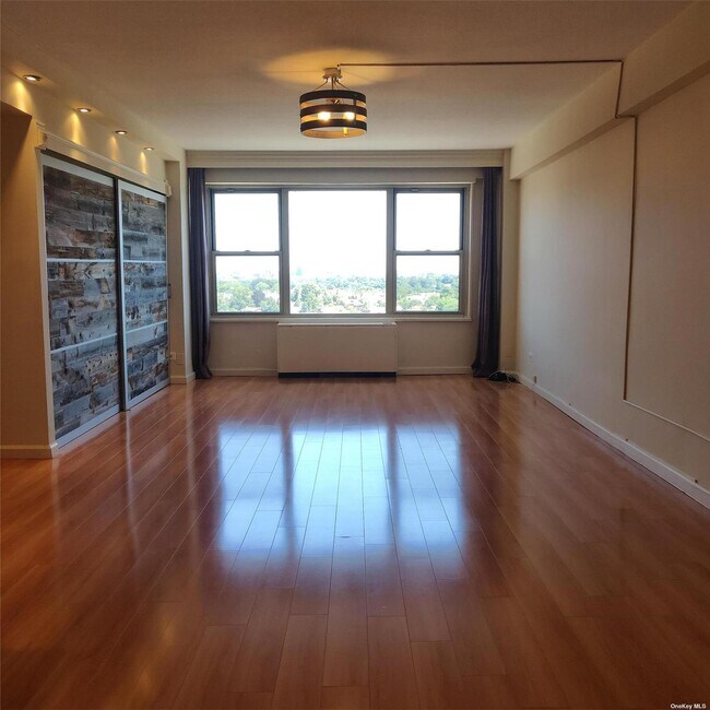 107-40 Queens Blvd in Queens, NY - Building Photo - Building Photo