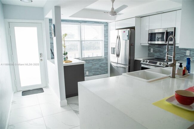 property at 2304 Lucaya Ln