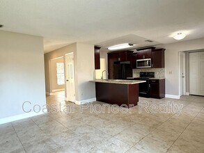 606 Sandy Creek Dr in Brandon, FL - Building Photo - Building Photo