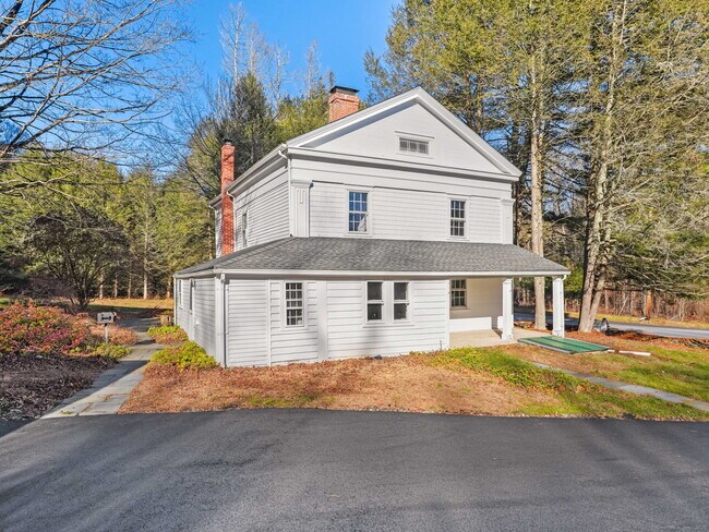 575 Black Rock Tpke in Easton, CT - Building Photo - Building Photo