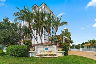 1325 Snell Isle Blvd NE in St. Petersburg, FL - Building Photo - Building Photo