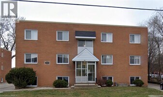 366 Darling St in Brantford, ON - Building Photo