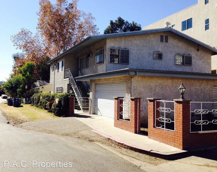 11204 Peach Grove St in Los Angeles, CA - Building Photo