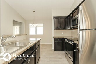 10048 W Mariposa St in Phoenix, AZ - Building Photo - Building Photo