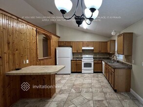 423 Woodview Dr in Tavares, FL - Foto de edificio - Building Photo