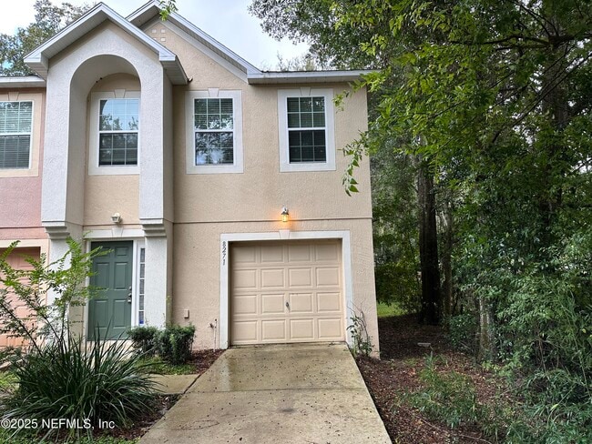 8271 Halls Hammock Ct