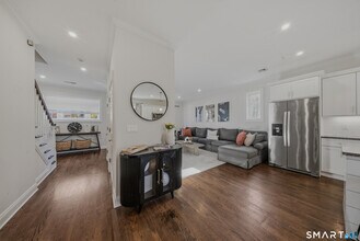 145 Brentwood Ave in Fairfield, CT - Building Photo - Building Photo