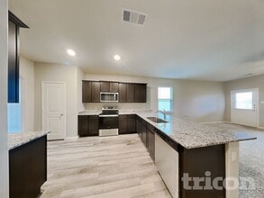 125 Bush Dr in Venus, TX - Foto de edificio - Building Photo