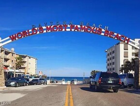 2043 S Atlantic Ave in Daytona Beach Shores, FL - Building Photo - Building Photo