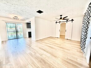 929 Derbyshire Rd in Daytona Beach, FL - Building Photo - Building Photo