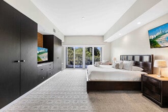 5300 NW 87th Ave in Doral, FL - Building Photo - Building Photo