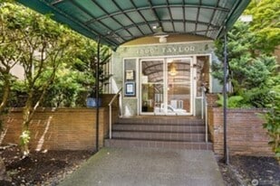 1800 Taylor Ave N in Seattle, WA - Building Photo