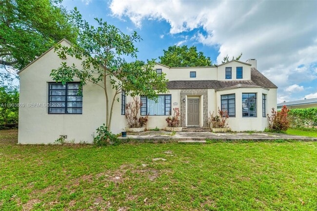 1238 NE 112th St in Miami, FL - Foto de edificio - Building Photo