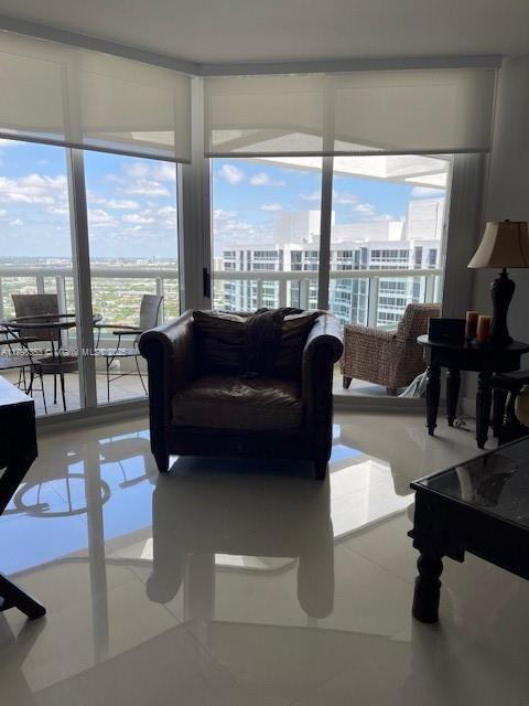 21055 Yacht Club Dr in Aventura, FL - Foto de edificio - Building Photo