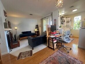 10854 Sabre Hill Dr in San Diego, CA - Building Photo - Building Photo