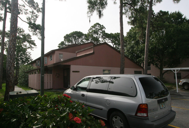 5753-5769 Summer Side Ln in Sarasota, FL - Building Photo - Building Photo