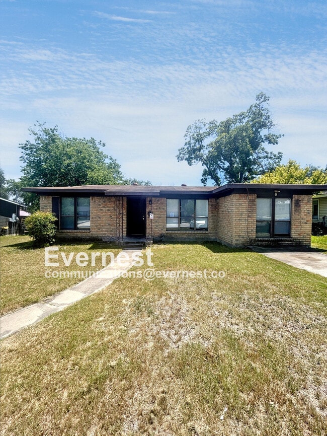 618 Pilgrim Dr