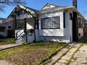 25 W Walnut St in Stockton, CA - Building Photo - Building Photo