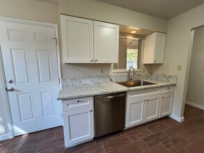 304 Tennyson Dr in Modesto, CA - Building Photo - Building Photo
