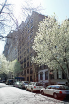 32 W 82nd St in New York, NY - Foto de edificio - Building Photo